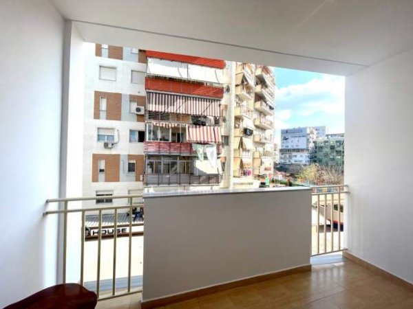 Tirane, shitet apartament 1+1+BLK Kati 3, 80 m² 100.000 Euro (Rruga e Kavajes)