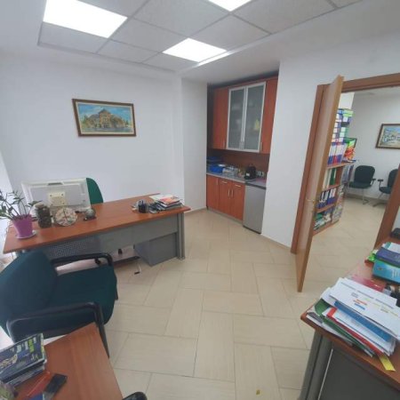 Tirane, jepet me qera zyre Kati 3, 55 m² 800 Euro (LICEU ARTISTIK)