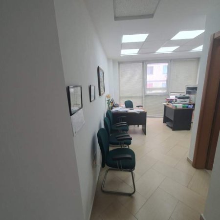 Tirane, jepet me qera zyre Kati 3, 55 m² 800 Euro (LICEU ARTISTIK)