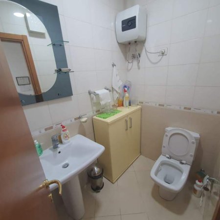 Tirane, jepet me qera zyre Kati 3, 55 m² 800 Euro (LICEU ARTISTIK)