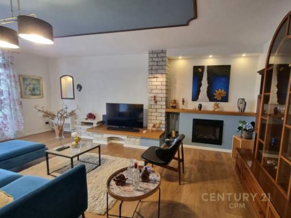 Tirane, jepet me qera apartament 3+1+A+BLK Kati 2, 160 m² 1.000 Euro (Bulevardi Zogu i Pare)