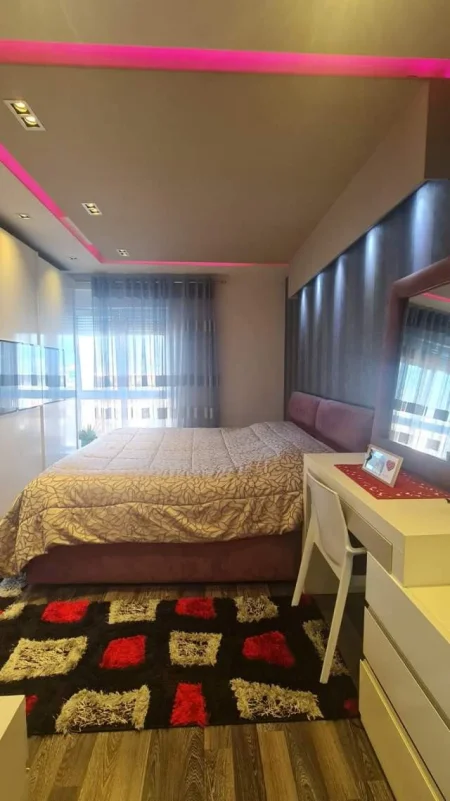 Tirane, jepet me qera apartament 3+1 Kati 8, 134 m² 1.000 Euro (Kompleksi Magnet)