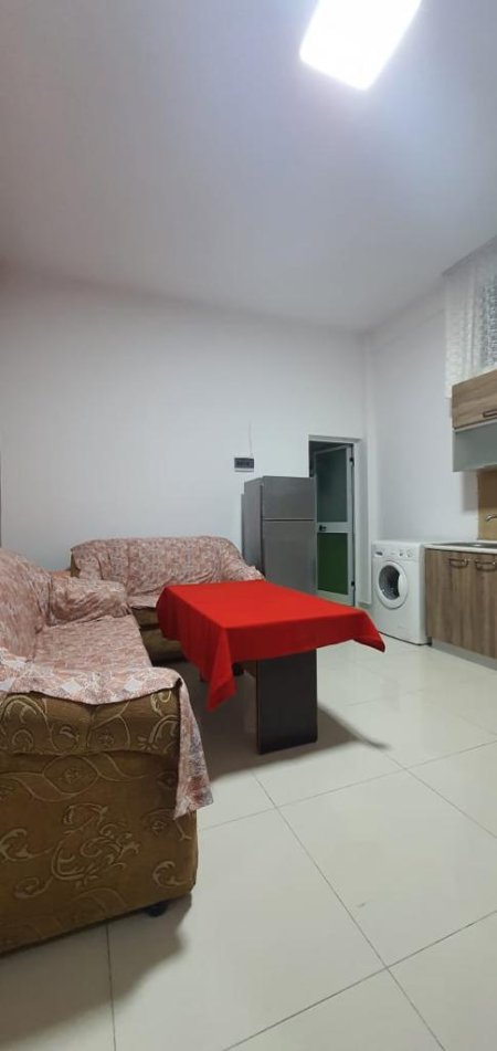 Tirane, jepet me qera apartament 1+1 Kati 1, 55 m² 25.000 Leke (Rruga bajram allaraj)