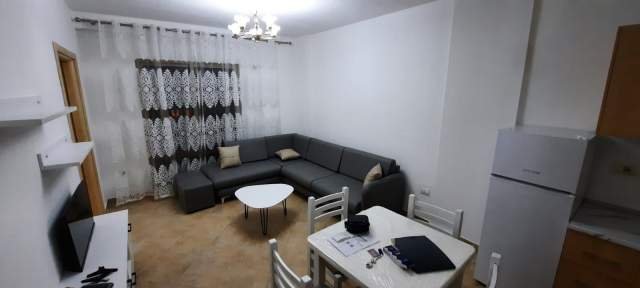 Tirane, jepet me qera apartament 1+1 Kati 4, 55 m² 300 Euro (Yzberisht)