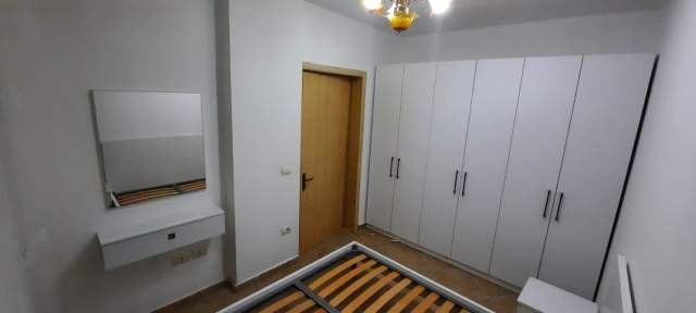 Tirane, jepet me qera apartament 1+1 Kati 4, 55 m² 300 Euro (Yzberisht)