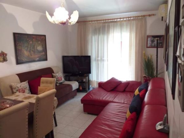 Tirane, jepet me qera apartament 1+1 Kati 4, 72 m² 40.000 Leke (Rruga e Durresit)