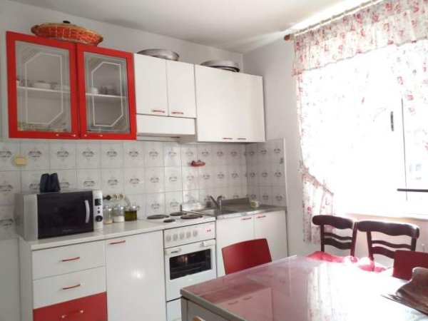 Tirane, jepet me qera apartament 1+1 Kati 4, 72 m² 40.000 Leke (Rruga e Durresit)