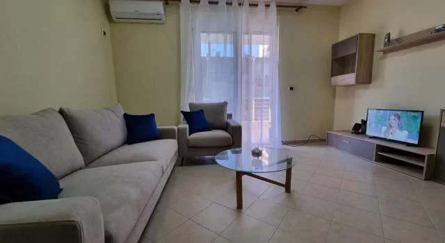 Tirane, jepet me qera apartament 1+1+BLK Kati 2, 77 m² 600 Euro (Bllok)