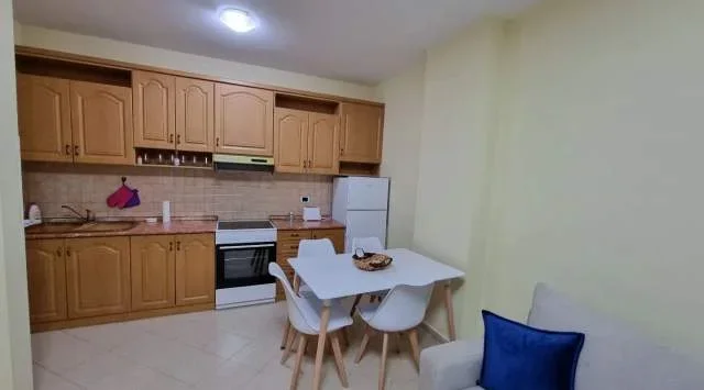 Tirane, jepet me qera apartament 1+1+BLK Kati 2, 77 m² 600 Euro (Bllok)