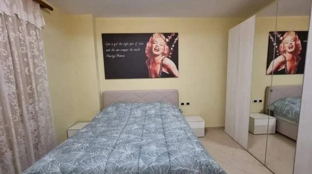 Tirane, jepet me qera apartament 1+1+BLK Kati 2, 77 m² 600 Euro (Bllok)