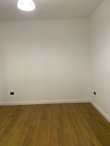 Tirane, jepet me qera dyqan Kati 0, 15 m² 30.000 Leke (Myslym Shyr)