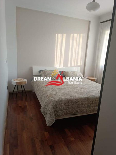 Tirane, jepet me qera apartament 3+1+BLK Kati 2, 164 m² 1.500 Euro