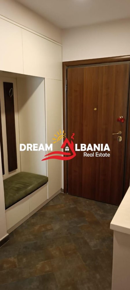 Tirane, jepet me qera apartament 3+1+BLK Kati 2, 164 m² 1.500 Euro