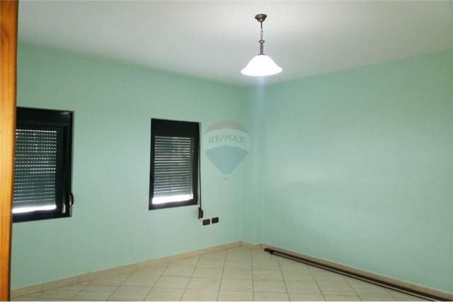 Tirane, jepet me qera apartament 2+1+BLK Kati 5, 101 m² 520 Euro (Him Kolli)