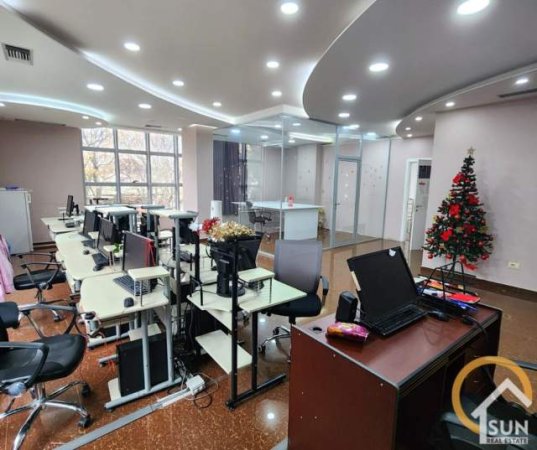 Shkoder, jepet me qera ambjent biznesi Kati 1, 235 m² 1.000 Euro (Rruga Justin Godard 4, Shkodër, Albania)