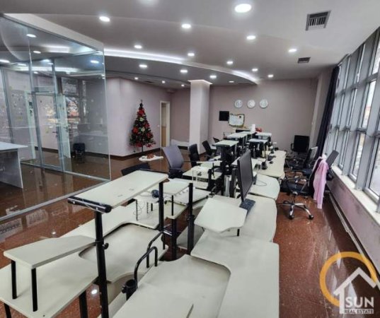 Shkoder, jepet me qera ambjent biznesi Kati 1, 235 m² 1.000 Euro (Rruga Justin Godard 4, Shkodër, Albania)