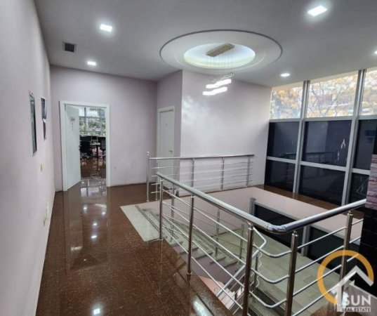 Shkoder, jepet me qera ambjent biznesi Kati 1, 235 m² 1.000 Euro (Rruga Justin Godard 4, Shkodër, Albania)