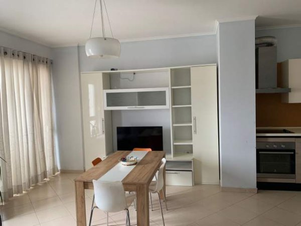 Tirane, jepet me qera apartament 1+1+BLK Kati 8, 73 m² 350 Euro (rruga Ndre Mjeda)