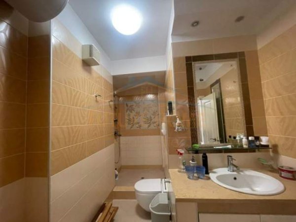 Tirane, jepet me qera apartament 1+1+BLK Kati 6, 60 m² 450 Euro (Stadiumi Qemal Stafa)