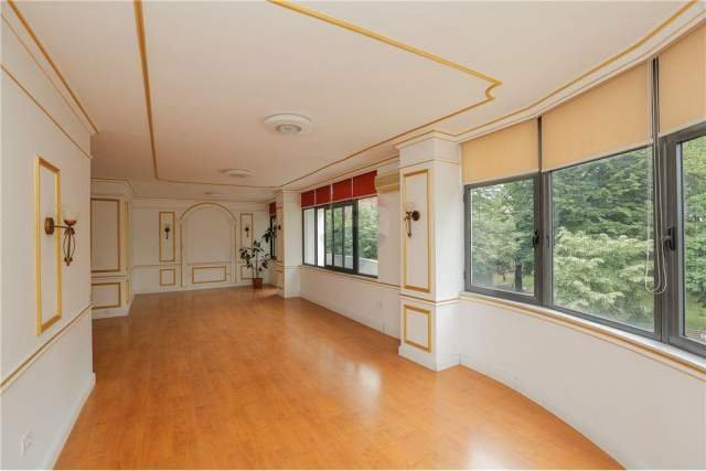 Tirane, jepet me qera ambjent biznesi Kati 3, 140 m² 1.500 Euro (Rr. Ismail Qemali)