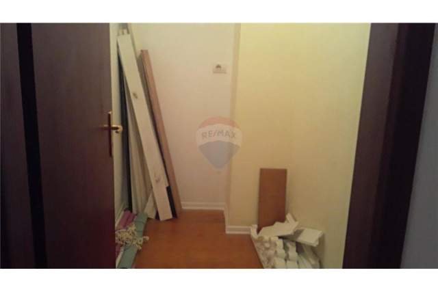 Tirane, jepet me qera ambjent biznesi Kati 3, 140 m² 1.500 Euro (Rr. Ismail Qemali)