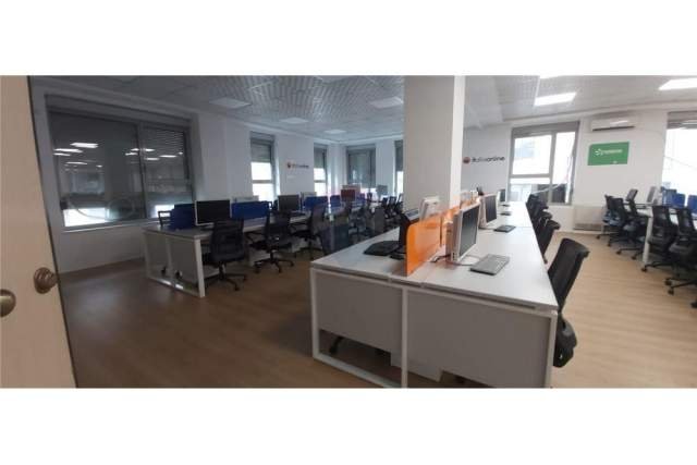 Tirane, jepet me qera ambjent biznesi Kati 0, 588 m² 17 Euro (Vaso Pasha)