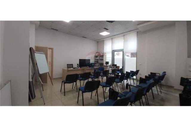 Tirane, jepet me qera ambjent biznesi Kati 0, 588 m² 17 Euro (Vaso Pasha)