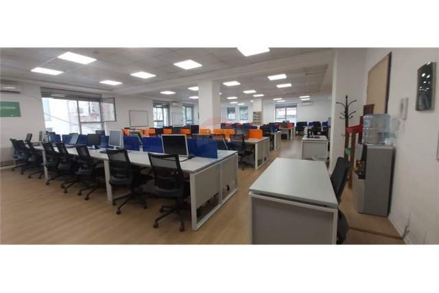 Tirane, jepet me qera ambjent biznesi Kati 0, 588 m² 17 Euro (Vaso Pasha)