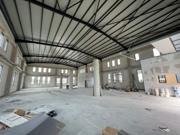 Tirane, jepet me qera magazine Kati 0, 680 m² 3.500 Euro (vaqarr)