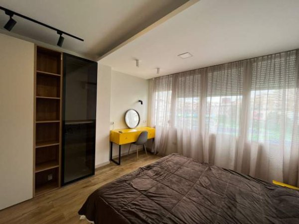 Tirane, jepet me qera apartament 1+1+BLK Kati 2, 60 m² 550 Euro (pallatet Shallvare)