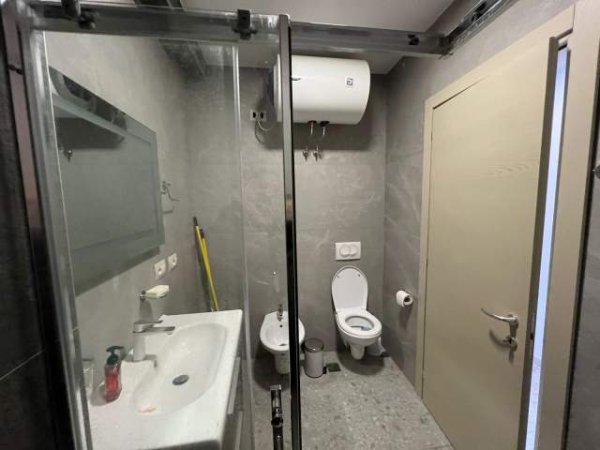 Tirane, jepet me qera apartament 1+1+BLK Kati 2, 60 m² 550 Euro (pallatet Shallvare)