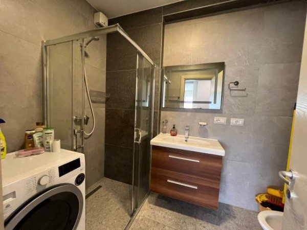 Tirane, jepet me qera apartament 1+1+BLK Kati 2, 60 m² 550 Euro (pallatet Shallvare)