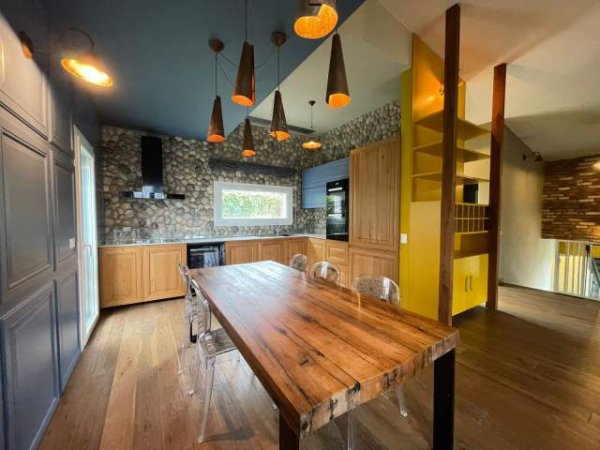 Tirane, jepet me qera Vile 3+1+BLK Kati 0, 219 m² 3.000 Euro (TEG)
