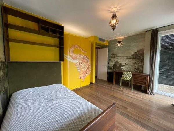 Tirane, jepet me qera Vile 3+1+BLK Kati 0, 219 m² 3.000 Euro (TEG)