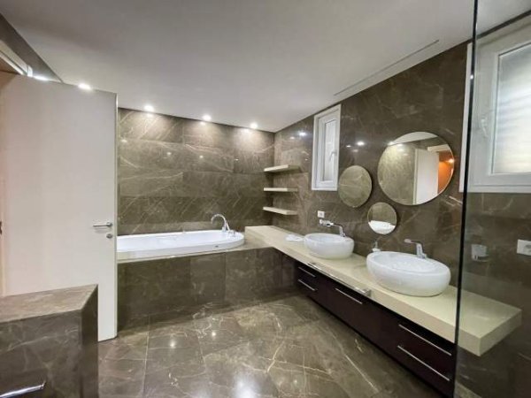 Tirane, jepet me qera Vile 3+1+BLK Kati 0, 219 m² 3.000 Euro (TEG)