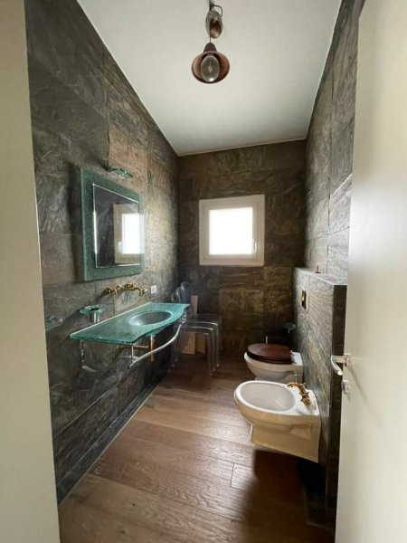 Tirane, jepet me qera Vile 3+1+BLK Kati 0, 219 m² 3.000 Euro (TEG)