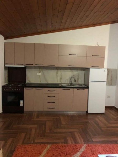 Tirane, jepet me qera Vile 2+1+BLK Kati 3, 80 m² 500 Euro (rruga 3 vellezerit kondi)