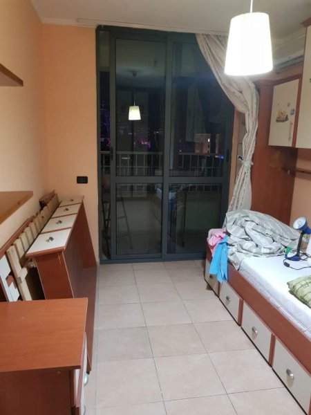 Tirane, jepet me qera ambjent biznesi Kati 10, 108 m² 600 Euro (Rruga Lidhja e Prizrenit)