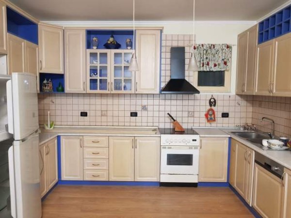 Tirane, jepet me qera ambjent biznesi Kati 10, 108 m² 600 Euro (rruga lidhja e Prizrenit)