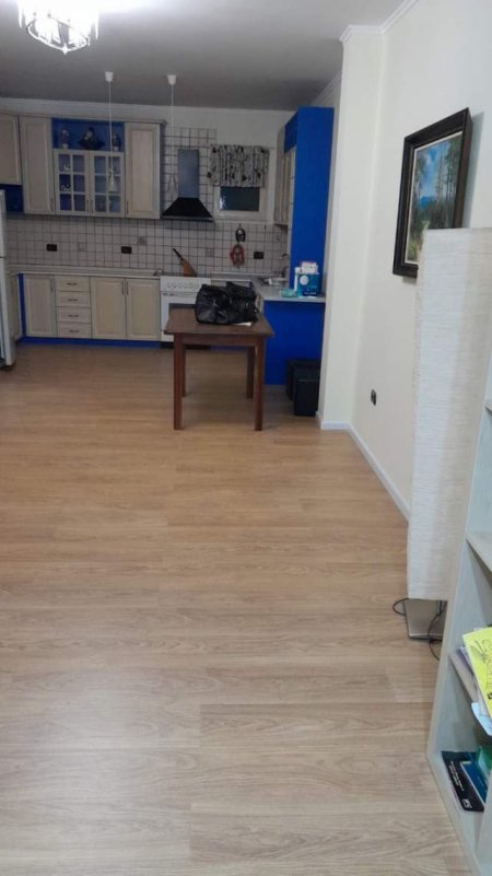 Tirane, jepet me qera ambjent biznesi Kati 10, 108 m² 600 Euro (rruga lidhja e Prizrenit)