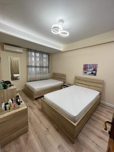 Tirane, jepet me qera apartament 2+1+BLK Kati 7, 112 m² 470 Euro (Brryli)