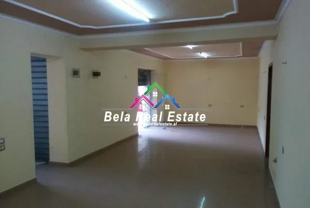 Tirane, jepet me qera dyqan Kati 0, 53 m² 250 Euro (Oxhaku)