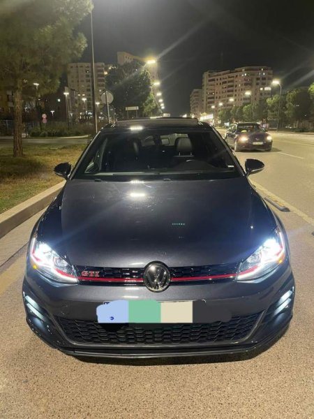 Tirane, shitet makine Volkswagen Golf 7 GTI Viti 2020, 26.000 Euro