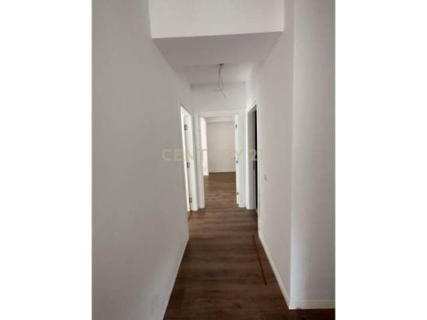 Tirane, shes apartament 2+1 169.000 €  (liqeni i thate)