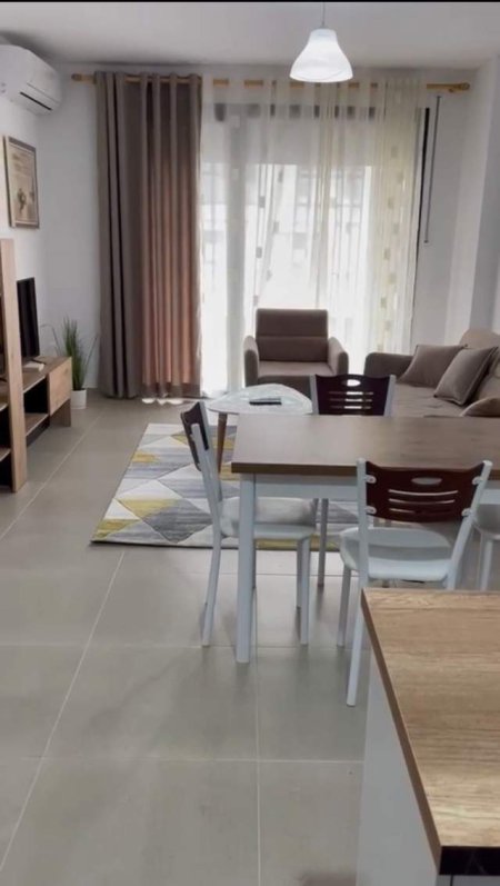 Tirane, jepet me qera apartament 2+1+BLK Kati 4, 100 m² 550 Euro (Kompleksi Zirkon)