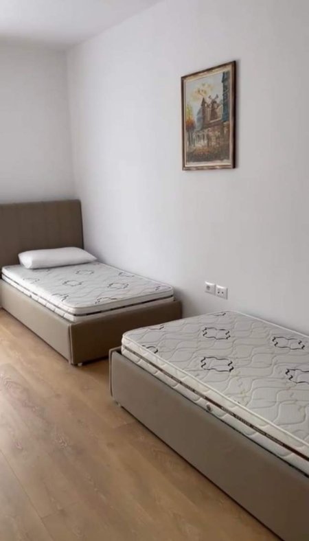 Tirane, jepet me qera apartament 2+1+BLK Kati 4, 100 m² 550 Euro (Kompleksi Zirkon)