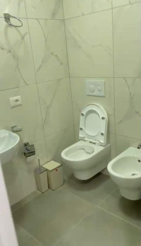 Tirane, jepet me qera apartament 2+1+BLK Kati 4, 100 m² 550 Euro (Kompleksi Zirkon)