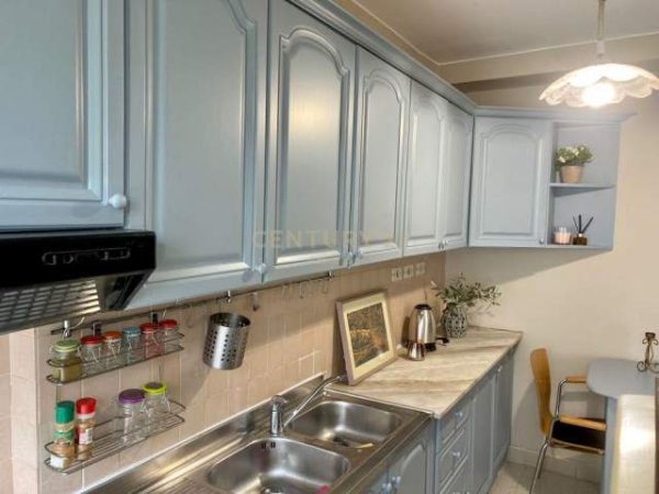 Tirane, jepet me qera apartament 1+1 Kati 1, 60 m² 450 Euro (9 Katshet, Qender)