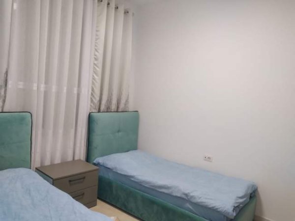 Durres, jepet me qera apartament 2+1 Kati 1, 70 m² 400 Euro (Rruga "Taulantia")
