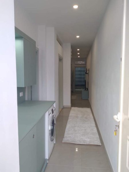 Durres, jepet me qera apartament 2+1 Kati 1, 70 m² 400 Euro (Rruga "Taulantia")